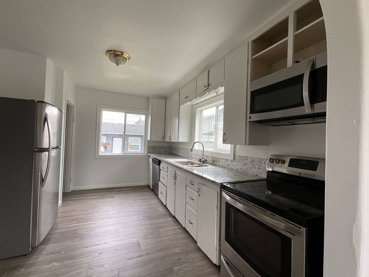 1219 Lombard Ave - Photo 3 of 10