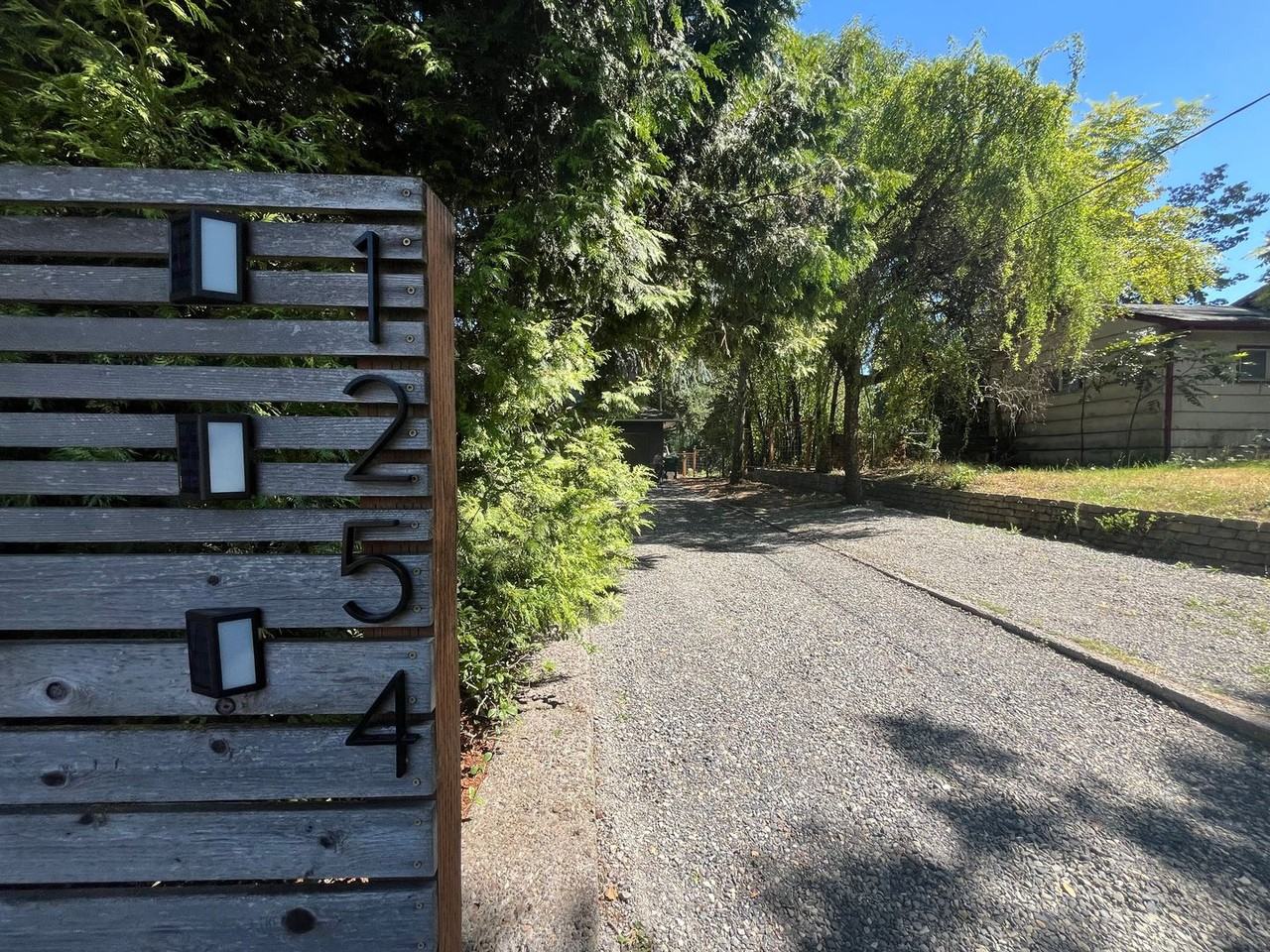 1254 Ne 162nd Ave - Photo 2 of 41