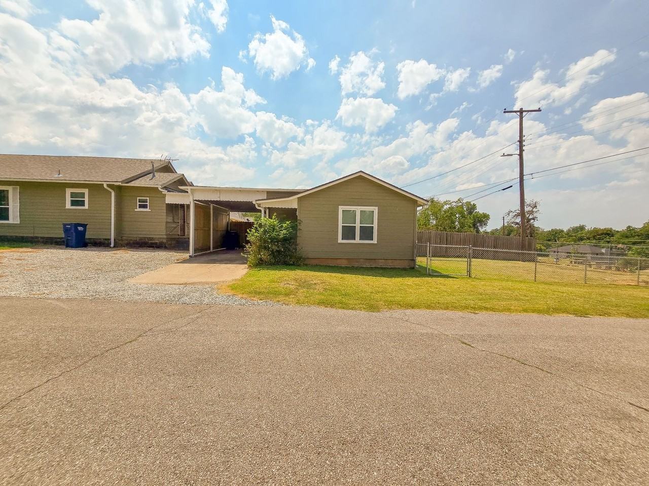 1224 N Market Ave - Photo 2 of 23