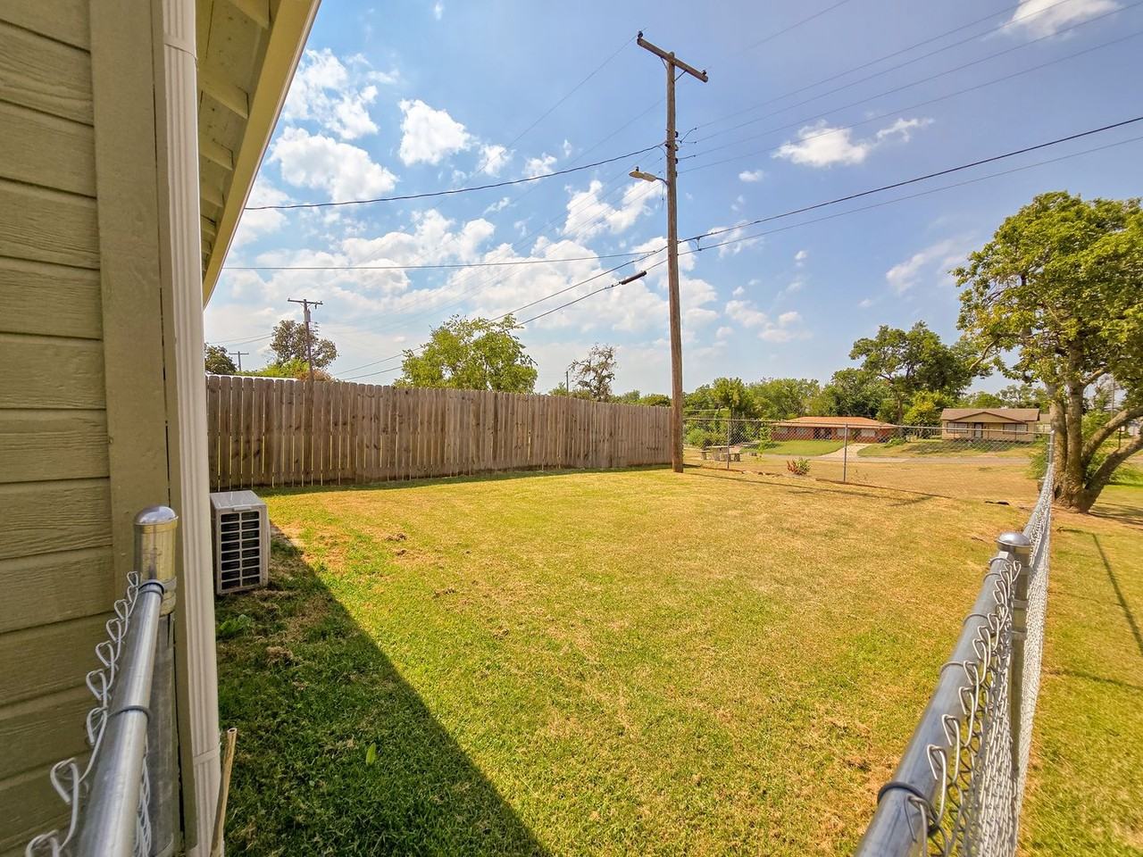 1224 N Market Ave - Photo 4 of 23