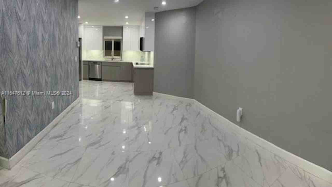 19201 Nw 90th Ct - Photo 2 of 16