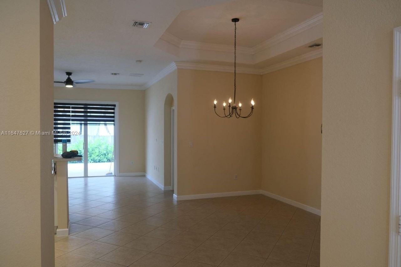 1436 Sw 154th Ave - Photo 3 of 16
