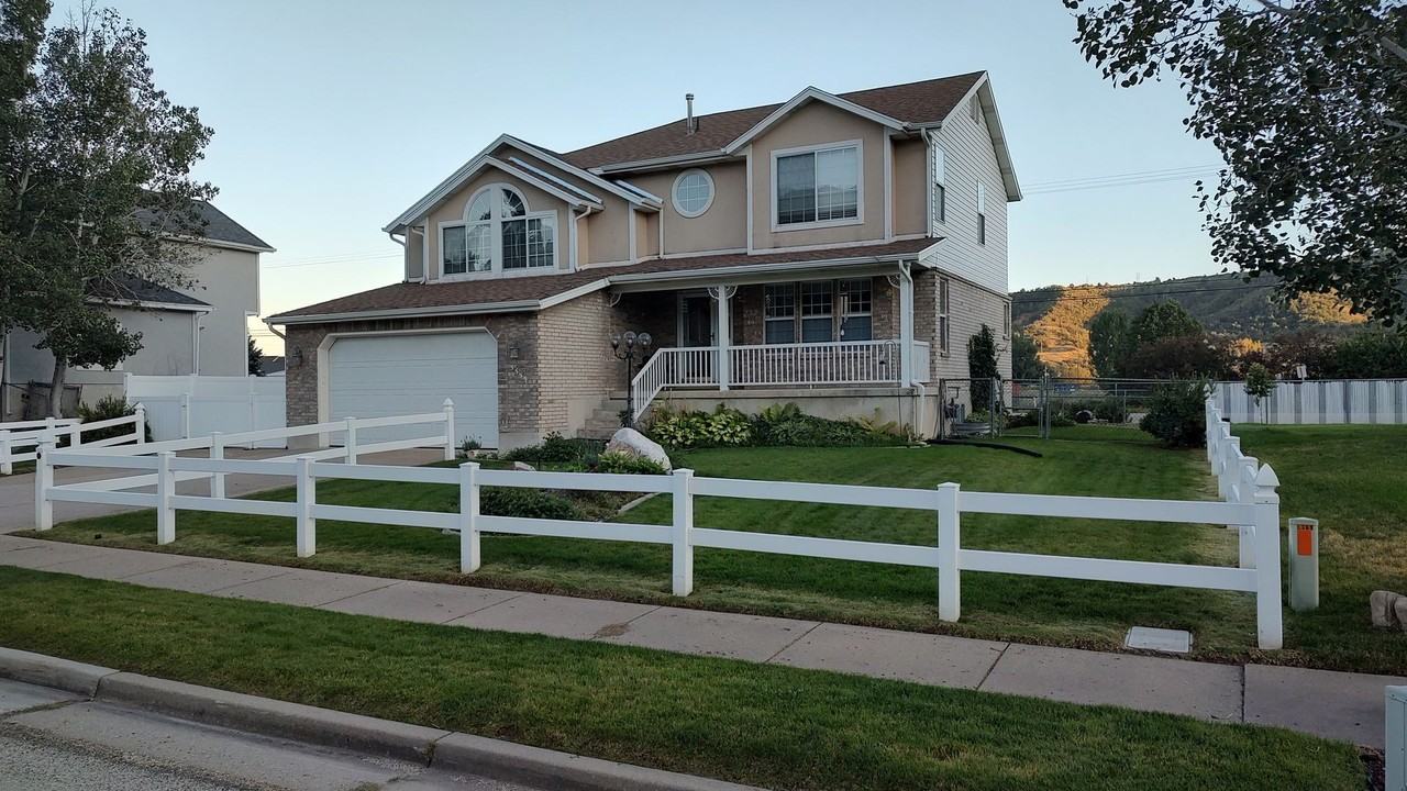 5555 Parkview Dr - Photo 2 of 50