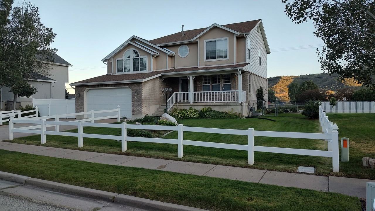 5555 Parkview Dr - Photo 3 of 50