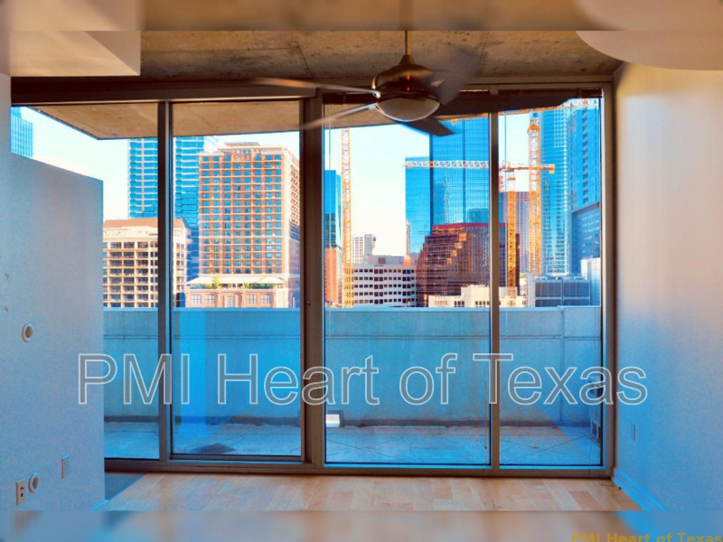 360 Nueces St #913 - Photo 3 of 32