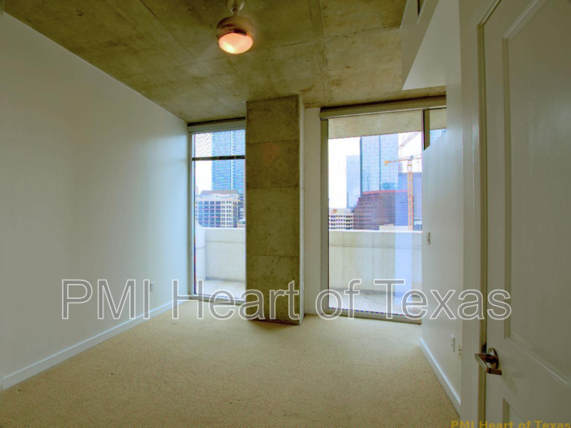 360 Nueces St #913 - Photo 7 of 32