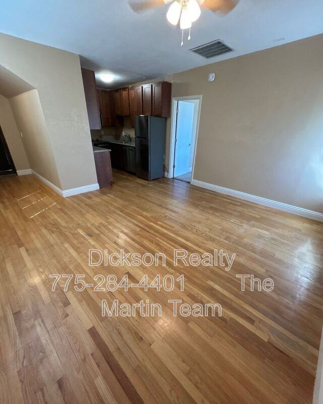 470 Sunshine Ln - Photo 4 of 14