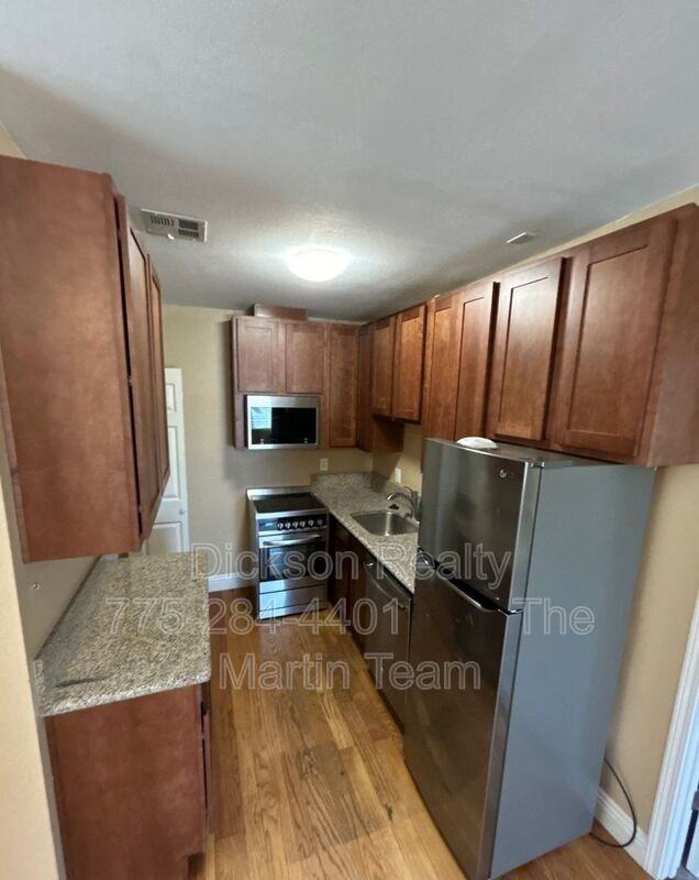 470 Sunshine Ln - Photo 5 of 14