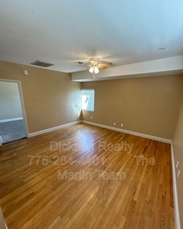 470 Sunshine Ln - Photo 3 of 14