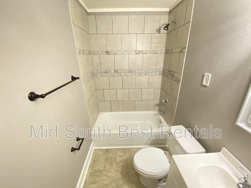 3144 Lamphier Avenue - Photo 7 of 8