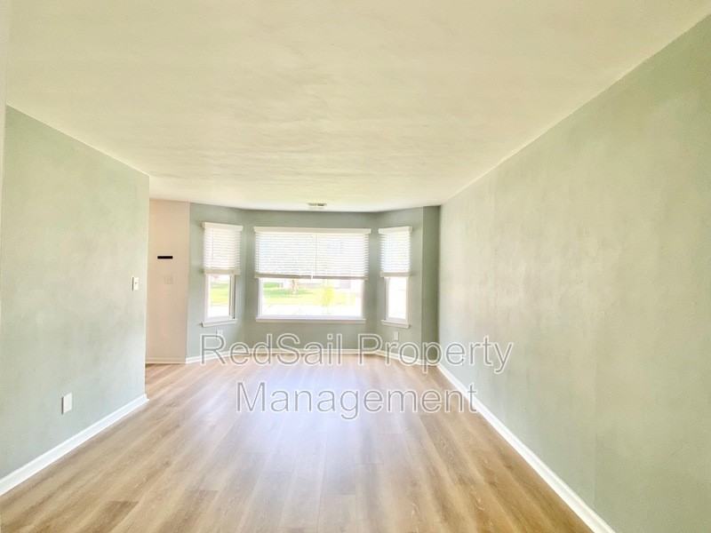 5525 Fair Oaks Dr - Photo 4 of 23