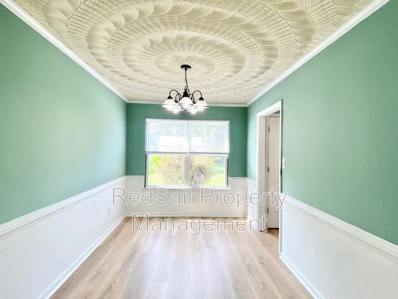 5525 Fair Oaks Dr - Photo 5 of 23