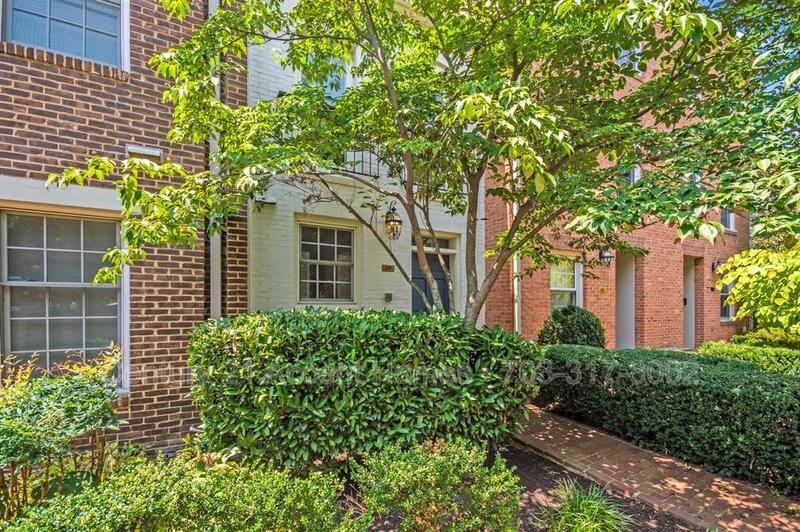 1178 N Pitt St - Photo 3 of 34