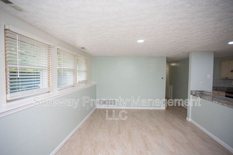 49 Sweetfern Ct - Photo 3 of 33