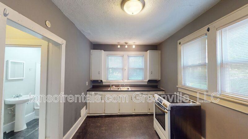 300 Smythe St #1 - Photo 2 of 8