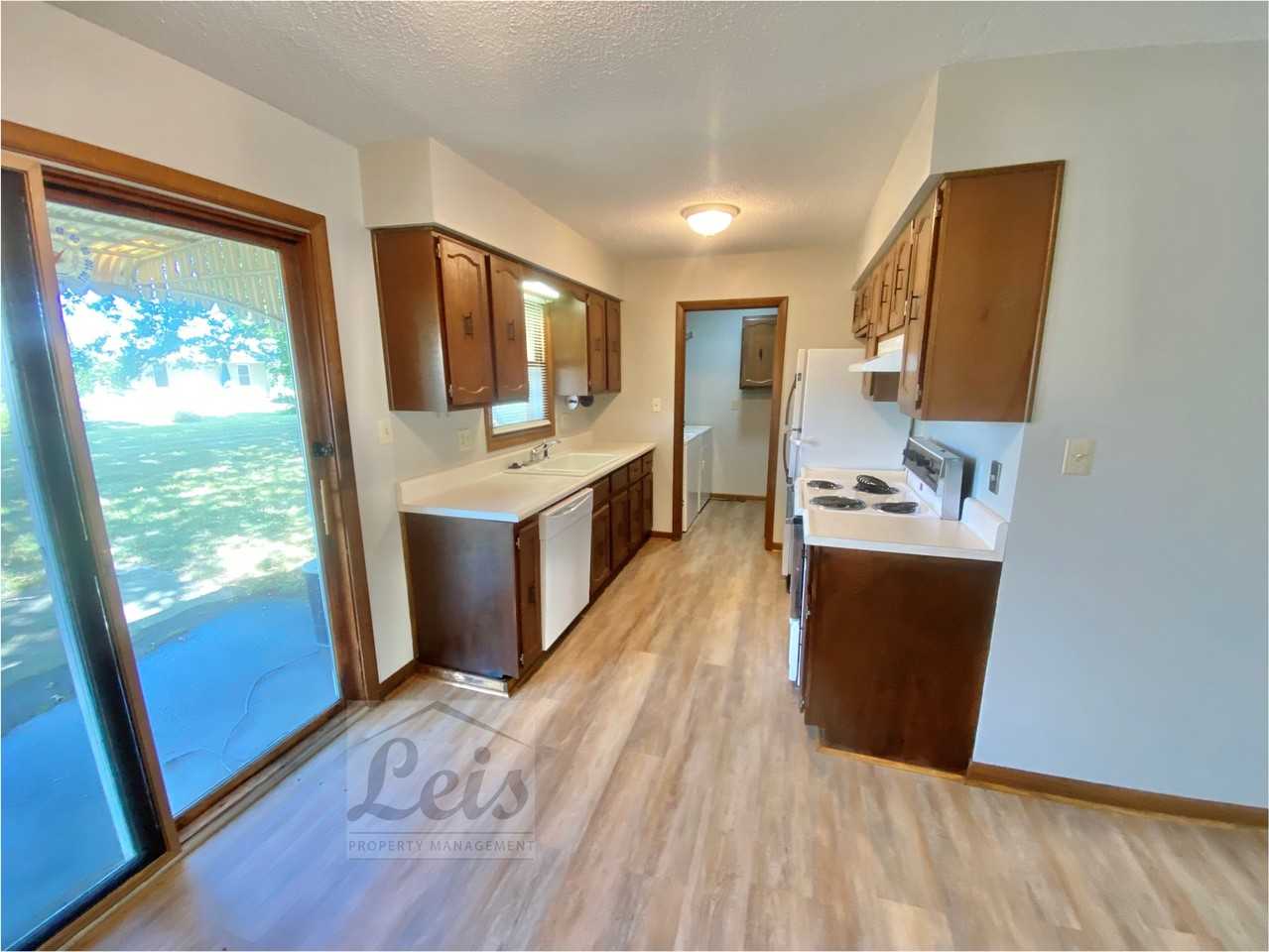 1105 Princeton - Photo 3 of 19