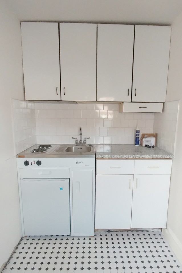 208 E Hanover St - Photo 3 of 5