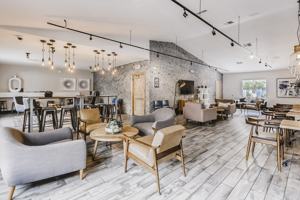 featured image of 1944 W Thunderbird Rd