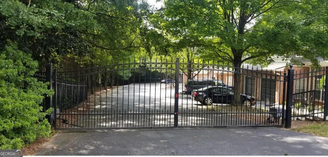 2680 Peachtree Rd Nw - Photo 2 of 34