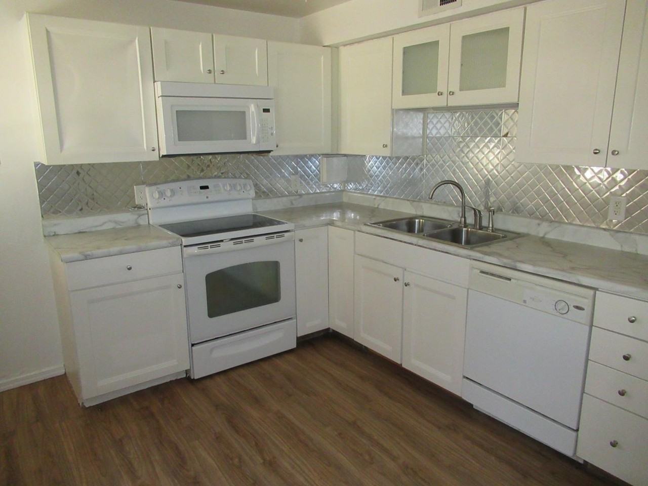 1511 N 25th St - Photo 2 of 6