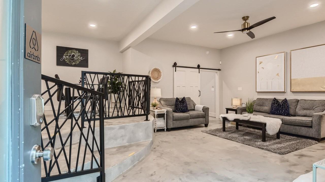 2130 N Nevada Ave - Photo 2 of 24