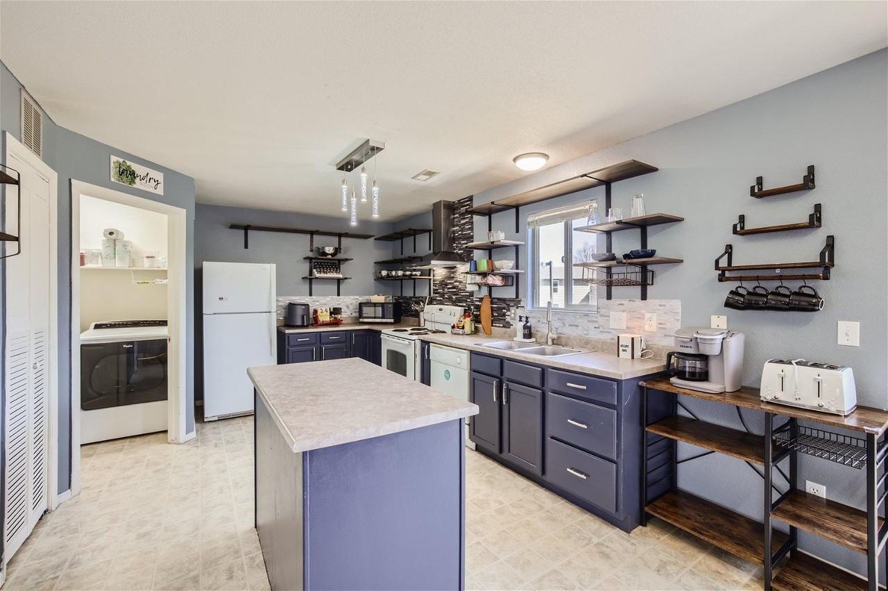 243 Shady Oak Grv - Photo 2 of 48