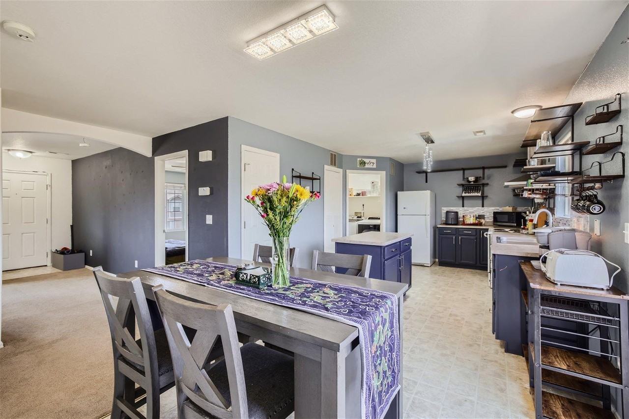 243 Shady Oak Grv - Photo 3 of 48