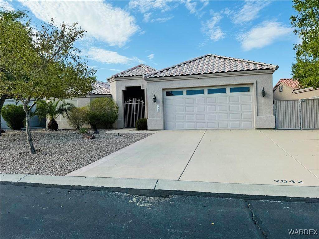 2042 E Lago Grande Pl - Photo 2 of 50