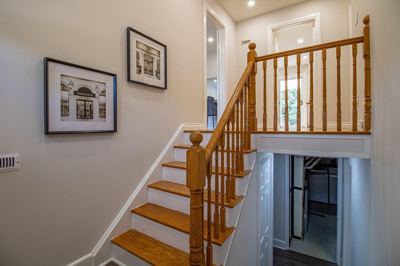 978 Wildwood Dr - Photo 2 of 34