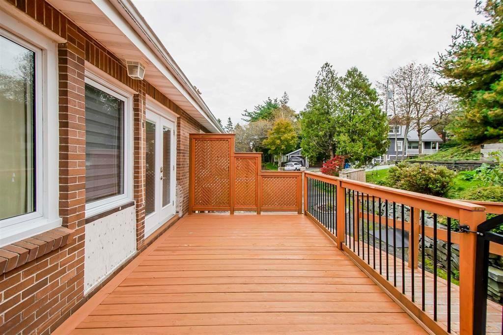 4 Winona Cres - Photo 3 of 16