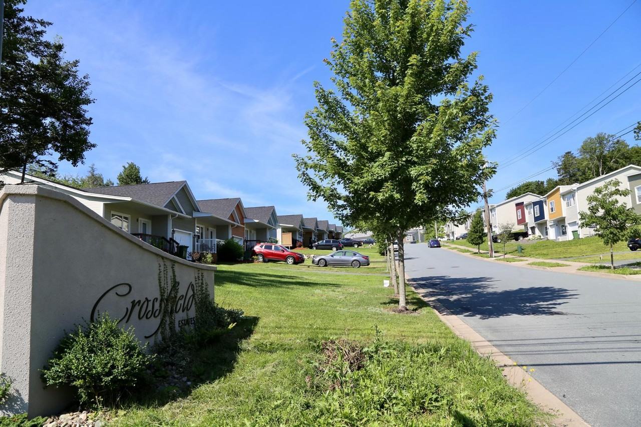 9 Crossfield Ridge - Photo 2 of 20