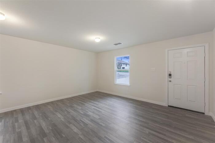 4122 San Luis St - Photo 3 of 19