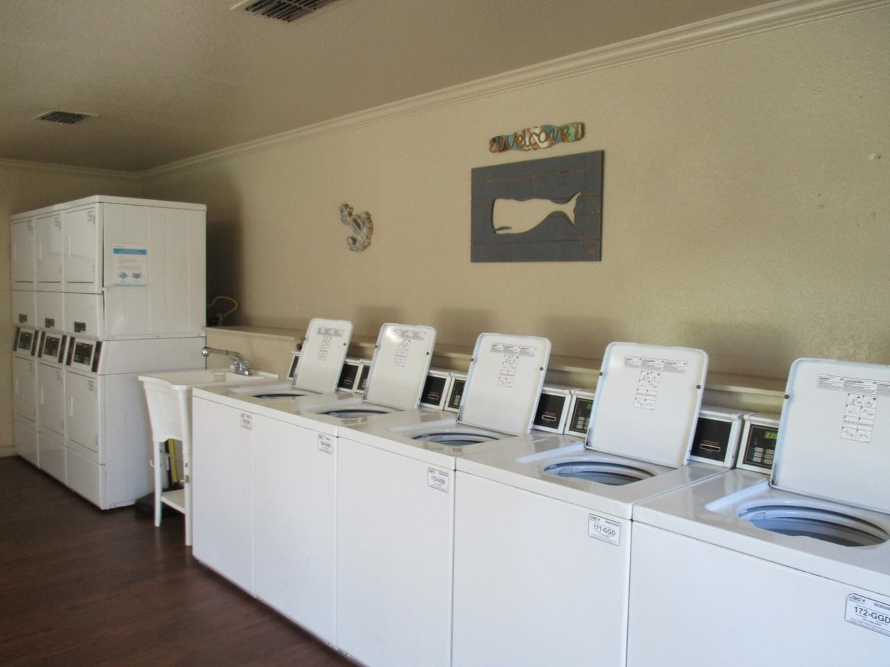 SCHOONER LANDING APARTMENTS - Photo 6 of 18