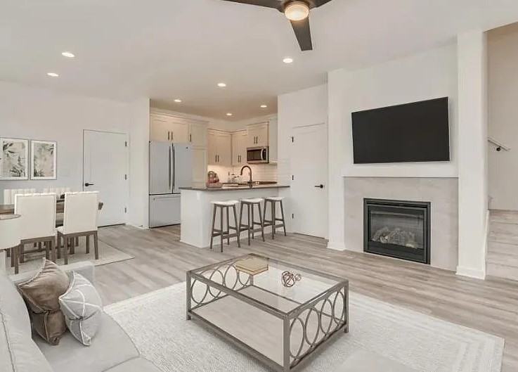 4082 Southeast Century Boulevard #NA - Photo 3 of 8