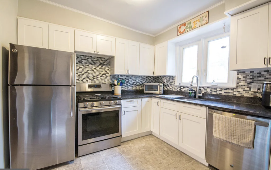 3737 Calumet St - Photo 3 of 9