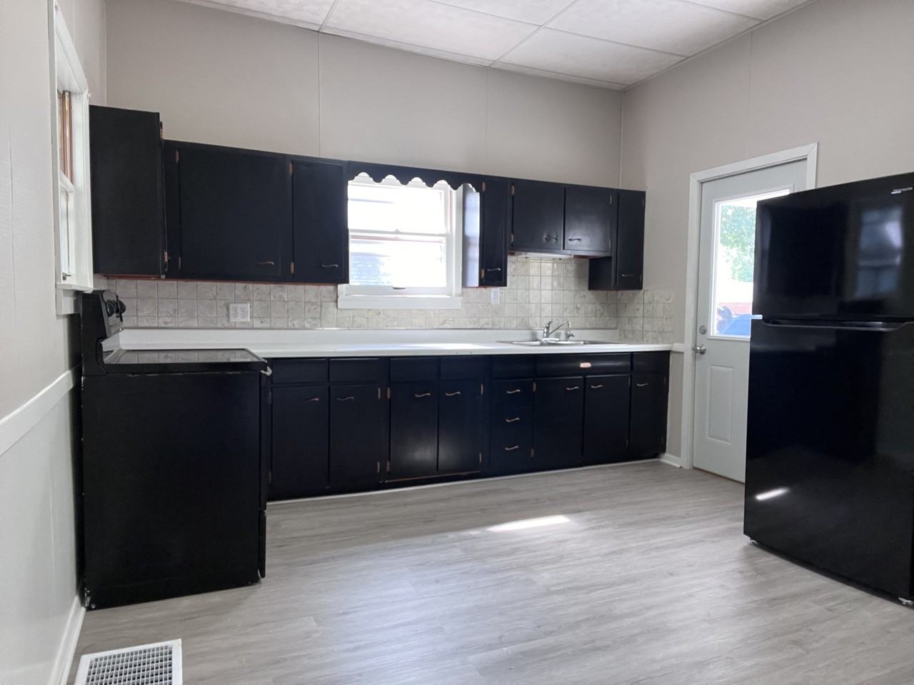 502 N Prairie St #NA - Photo 2 of 10