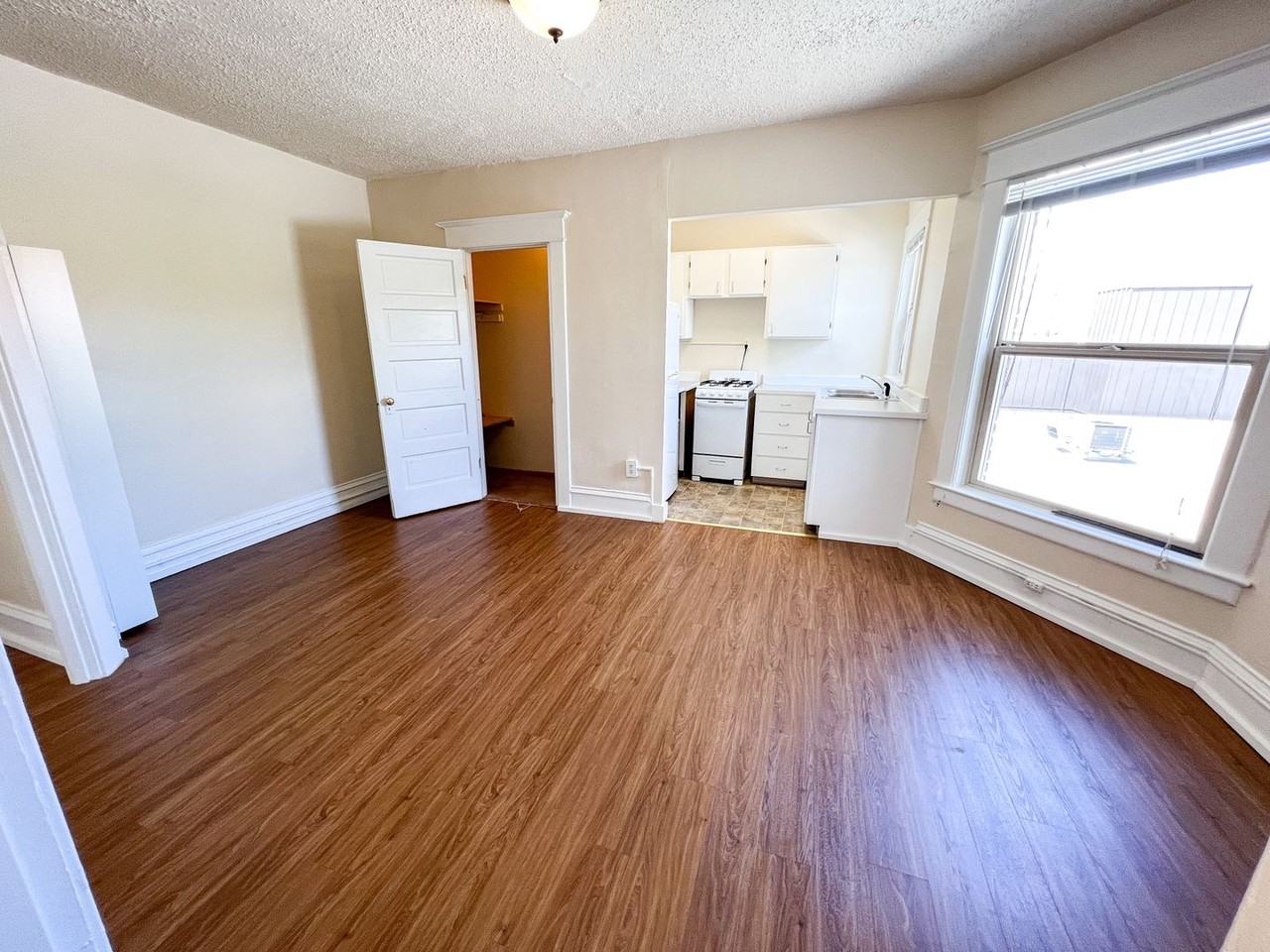 Casa Del Rey Apartments - Photo 3 of 42