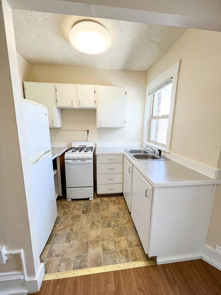 Casa Del Rey Apartments - Photo 4 of 42