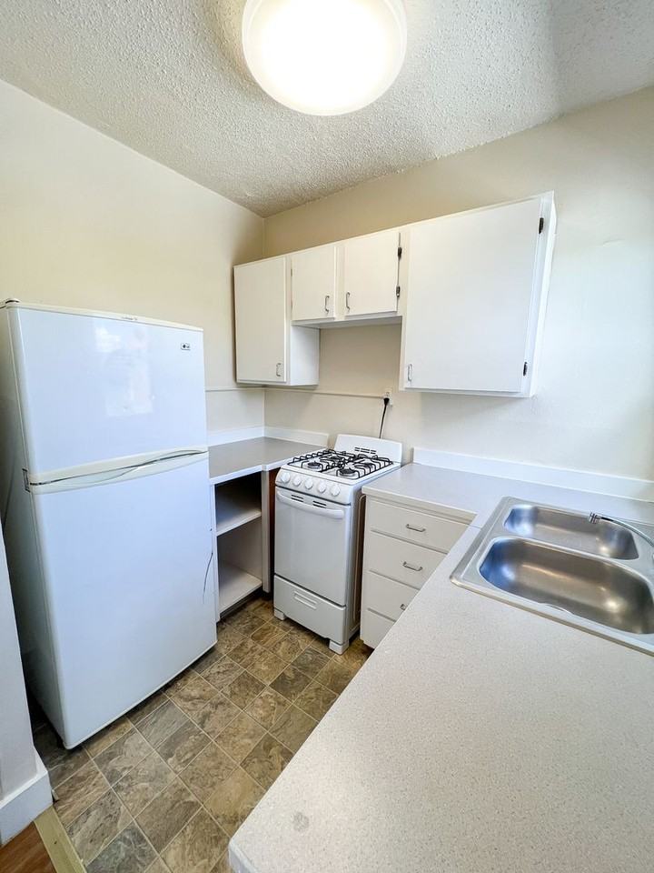 Casa Del Rey Apartments - Photo 5 of 42