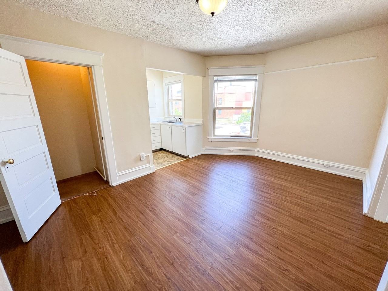 Casa Del Rey Apartments - Photo 6 of 42