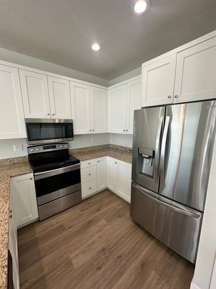 59 W 275 N - Photo 3 of 36