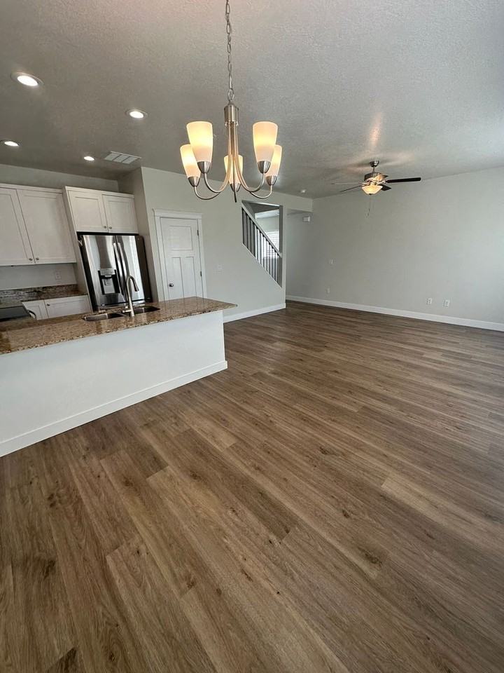 59 W 275 N - Photo 2 of 28