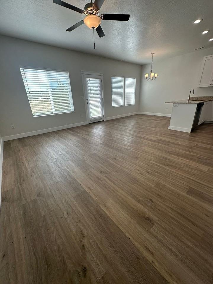 59 W 275 N - Photo 5 of 36