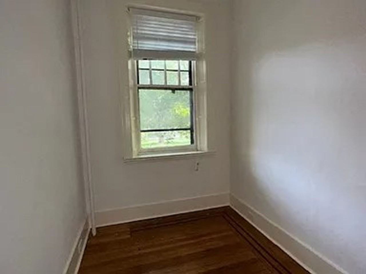 327 Pine St - Photo 4 of 34