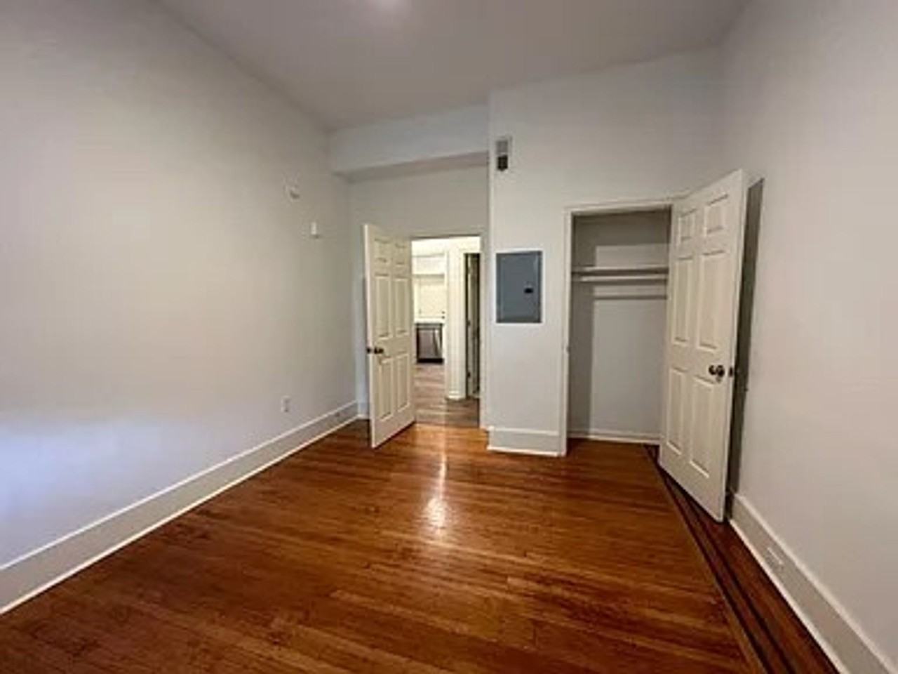 327 Pine St - Photo 6 of 34