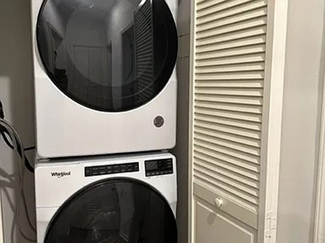 327 Pine St - Photo 7 of 34