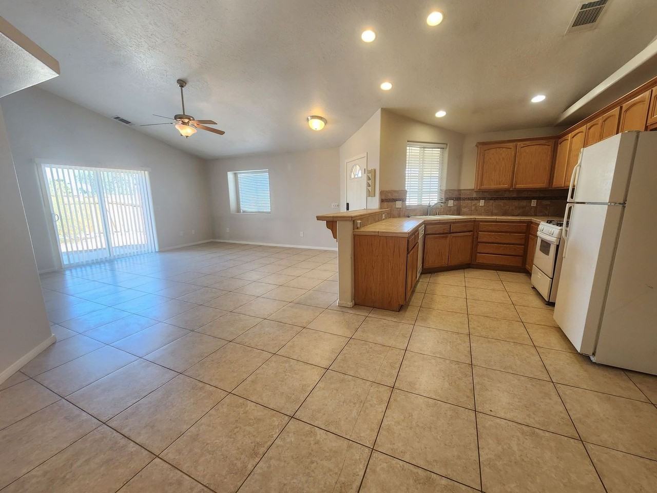 6754 Pine Spring Ave - Photo 5 of 18