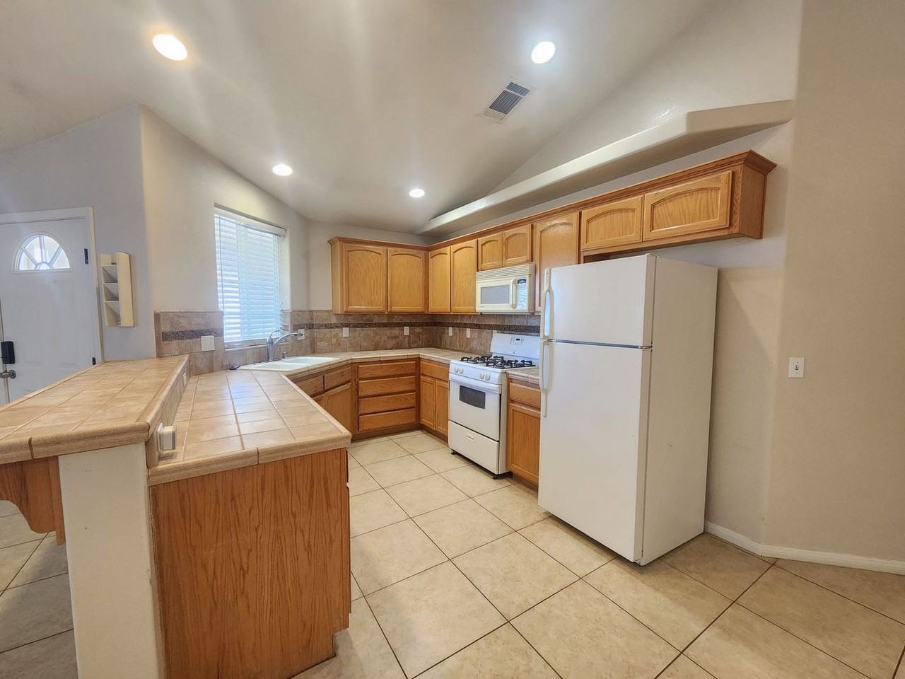 6754 Pine Spring Ave - Photo 7 of 18