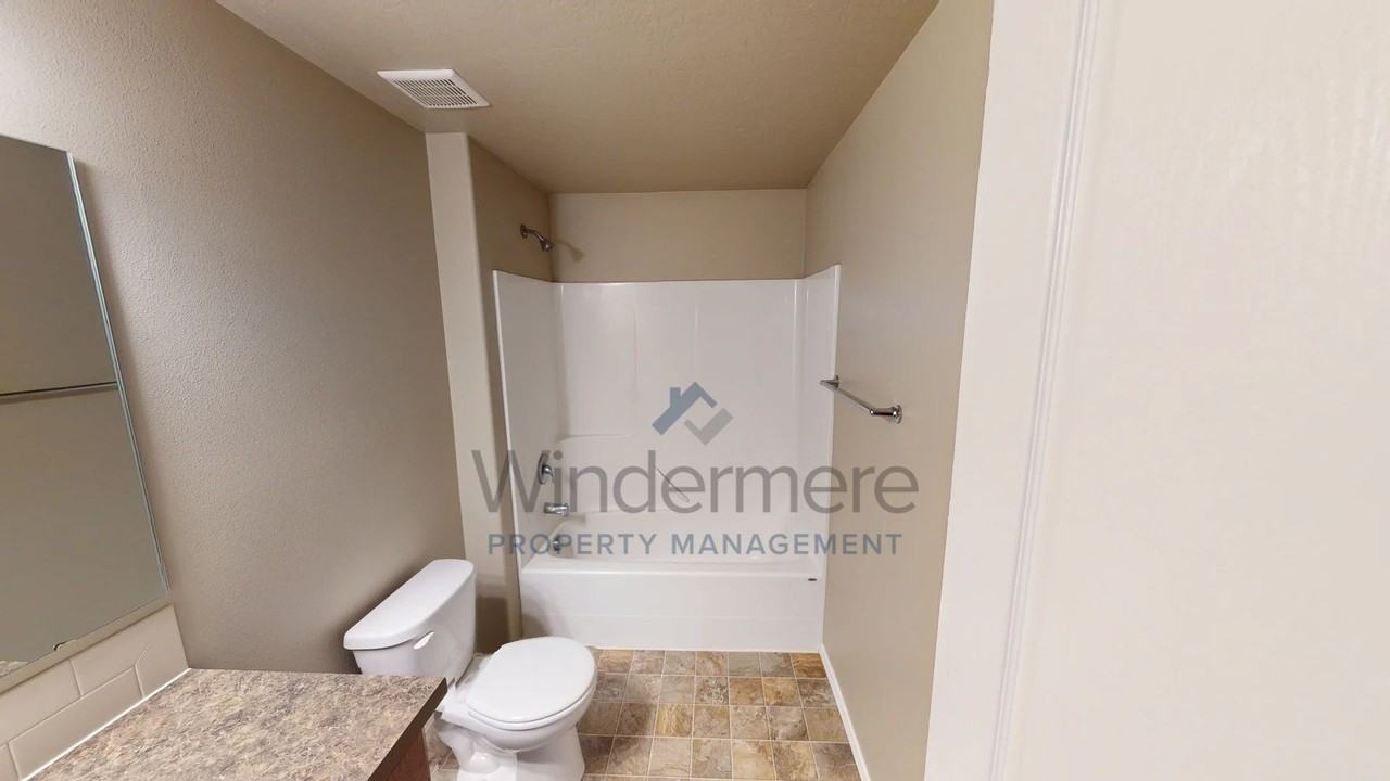 1215 Sw Settlement St - Photo 5 of 28