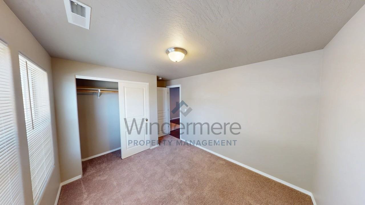 1215 Sw Settlement St - Photo 6 of 28